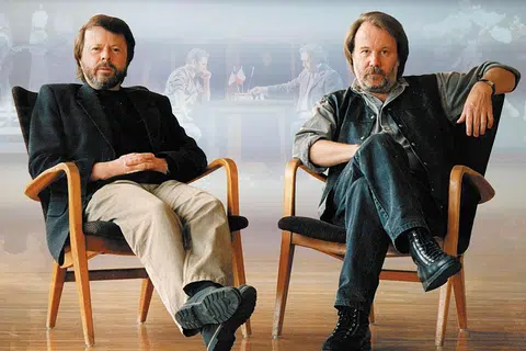 NAFIKAN PENYATUAN SEMULA: Penggerak kumpulan popular Abba, Bjorn Ulvaeus (kiri) dan Benny Andersson, menafikan kumpulan mereka akan bersatu semula bagi peraduan Eurovision di Sweden tahun depan.