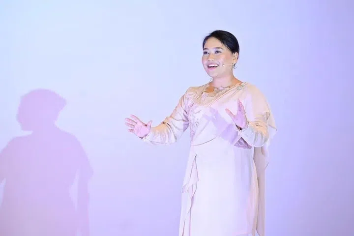 Penerima Jauhari Harapan Berita Harian 2025, Cik Nur Aisyah Lyana Mohamed Satria, menganggap makna kejayaan sebenar ialah keupayaan membina sebuah masyarakat yang dapat terus memberi inspirasi kepada orang lain.