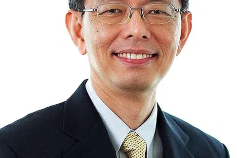 ENCIK PETER ONG: Menyatakan bahawa Laporan Semakan Hasil Sektor Awam Singapura yang dibentangkan Kementerian Kewangan memberikan peluang yang baik bagi sektor itu mengimbas prestasinya sejak dua tahun lalu sedang ia melakarkan hala tuju bagi masa depan. - Foto JABATAN PERKHIDMATAN AWAM