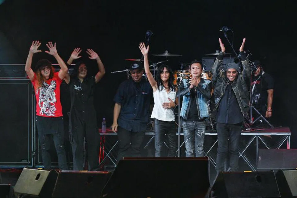 GUNA VOKALIS INDONESIA: Band Search yang memanfaatkan kekuatan vokal penyanyi Indonesia Den Den untuk menyanyikan lagu pada nada tinggi mendapat pelbagai maklum balas menyusuli konsert mereka baru-baru ini.