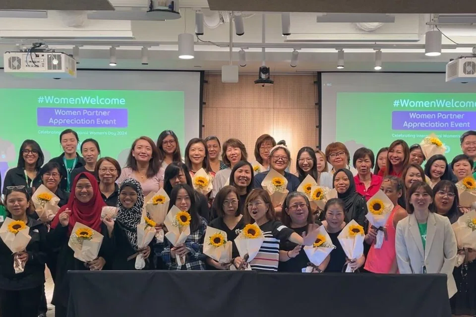 Grab memperkenalkan beberapa inisiatif baru di bawah Program Wanita mereka, seperti ciri pada aplikasi yang membolehkan pemandu wanita menunjukkan pilihan mereka untuk mengambil hanya penumpang wanita, kumpulan masyarakat khusus untuk wanita sahaja serta program pementoran dan latihan, semasa Majlis Penghargaan Rakan Wanita Grab yang diadakan pada 6 Mac.