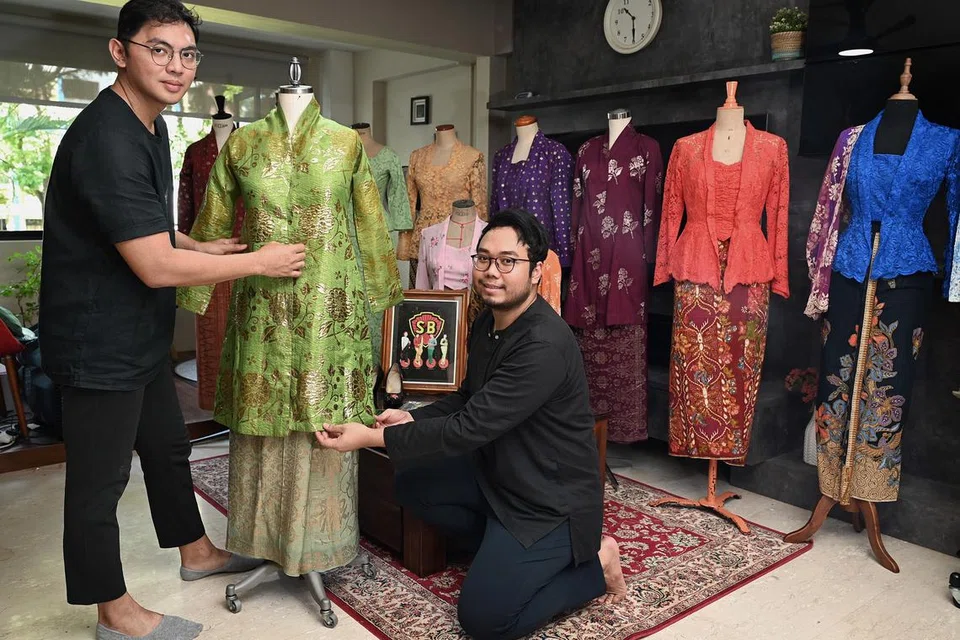 Pengasas bersama Kebaya Societe, Encik Muhammad Afiq Juana (kiri) dan Encik Sufiyanto Amat Sopingi.