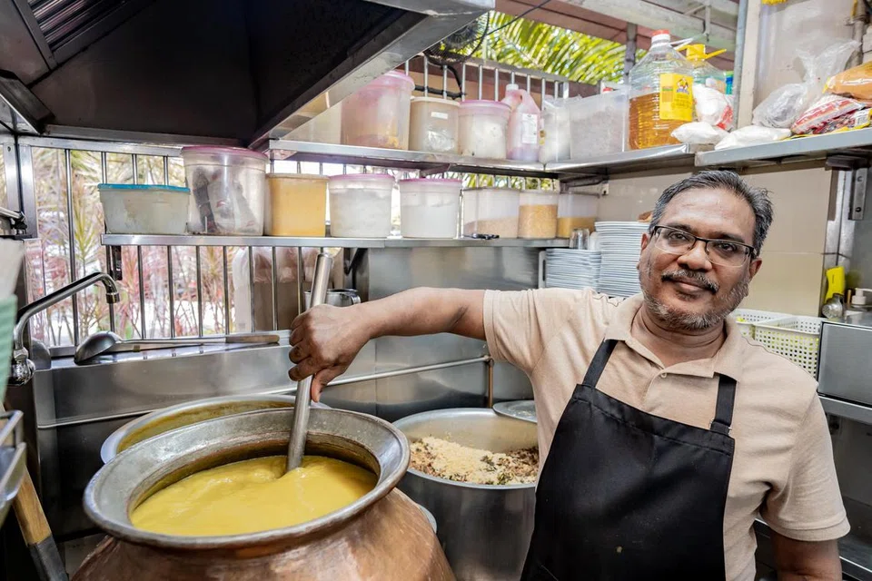 SOKONGAN KELUARGA RAHSIA KEJAYAAN: Pemilik generasi kedua Bahrakath Mutton Soup, Syed Abdul Rahman Mohammad Ahdam, terima anugerah Michelin Bib Gourmand. 