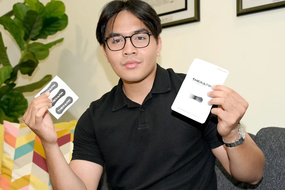 Mohamed Khai Irfan Khairudin Samsudin, pelekat hidung, Therapin, mahasiswa NUS