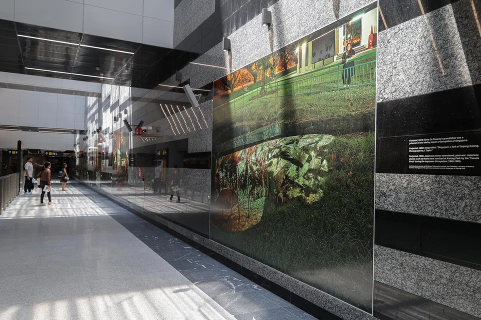 Stesen MRT Katong Park dihiasi dengan cetusan seni artis tempatan, Sit Weng San & Tania De Rozario. Seni yang dipamerkan dipanggil, ‘Time After Time’. Ia hasil inspirasi daripada tayangan filem luar rumah pada  1960-an dan Katong Park yang penuh bersejarah. Gambar diiringi kapsyen bagi membantu penumpang mendalami dan memahami apa yang ingin disampaikan melalui foto itu. 