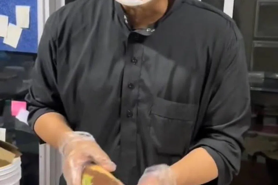 Ustaz Riduan Noor tular di TikTok dengan kek tapak kuda ‘Matchy Crunchy’. 
