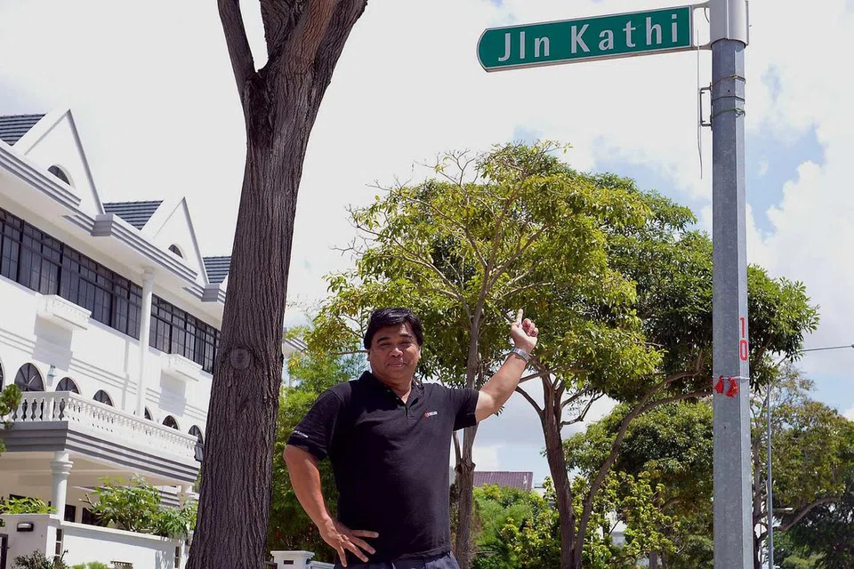 DULU BEKAS KAWASAN KAMPUNG, KINI KAWASAN RUMAH PRIVET: Encik Muhd Nazirin Abu Bakar, yang pernah tinggal di kawasan kampung Jalan Kathi, masih teringat rumah kampung keluarga beliau - rumah kampung terakhir di Jalan Kathi sebelum ia dirobohkan pada 1988. Kawasan itu kemudian dibina semula menjadi satu kawasan perumahan privet.