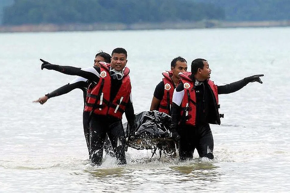 KES LEMAS NAIK MENDADAK: Sebanyak 700 kes lemas dilaporkan berlaku di Malaysia tahun lalu. Sepanjang minggu lalu sahaja, sembilan kematian dilaporkan dalam tiga kejadian berasingan di Selangor, Kedah dan Pahang. - Foto THE STAR