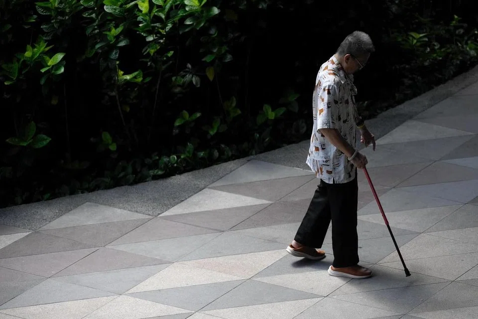 Mengharapkan anak-anak untuk menyara hidup ibu bapa pada usia tua mereka, bukanlah sesuatu yang unik di Singapura, menurut tinjauan. 