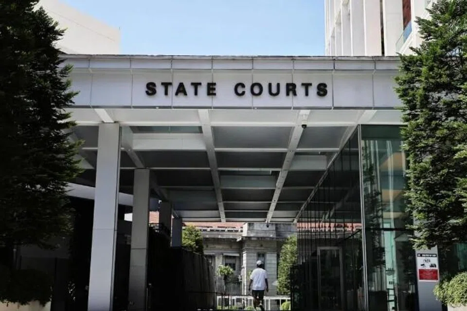 Jegathiswaran Nagalingam, 28 tahun, menerima tawaran itu walaupun majikannya enggan memberikan maklumat lanjut mengenai barangan yang akan dibawanya.