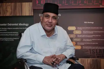 Allahyarham Ustaz Ali Haji Mohamed mengajar jangan buat orang atau pihak berkuasa takut akan Islam atau Muslim dengan menggunakan istilah asing pada mereka. Sebaliknya, gunakan istilah yang orang tahu dan lebih mudah terima, kerana yang penting ialah yang hendak disampaikan dapat disampaikan. 
