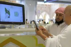 Jemaah umrah dan haji kini dapat manfaatkan rangkaian teknologi tinggi yang disediakan pemerintah Saudi untuk melancarkan ibadah mereka di Tanah Suci.