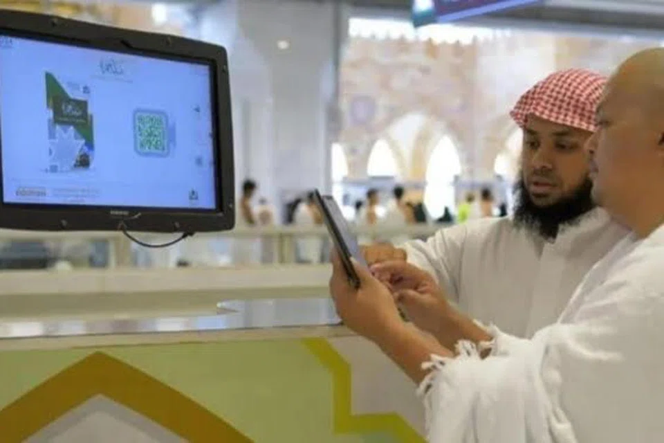 Jemaah umrah dan haji kini dapat manfaatkan rangkaian teknologi tinggi yang disediakan pemerintah Saudi untuk melancarkan ibadah mereka di Tanah Suci.