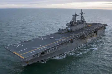 HUBUNGAN KETENTERAAN TURUT TERJEJAS: Kapal perang Amerika Syarikat USS Wasp ini pada mulanya dijadualkan membuat lawatan pelabuhan ke Hongkong bulan depan. - Foto fail AFP