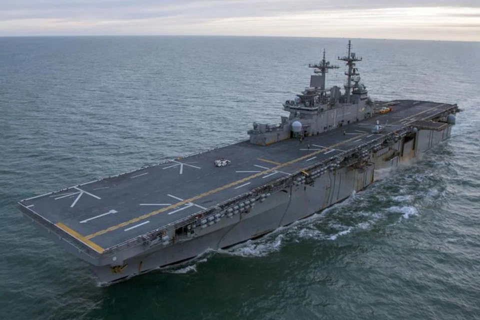 HUBUNGAN KETENTERAAN TURUT TERJEJAS: Kapal perang Amerika Syarikat USS Wasp ini pada mulanya dijadualkan membuat lawatan pelabuhan ke Hongkong bulan depan. - Foto fail AFP