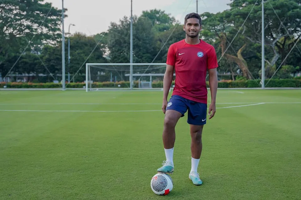 MASIH BERDEDIKASI: Semangat bola sepak masih membara dalam jiwa kapten Singa, Hariss Harun, namun beliau telah memulakan usaha menceburi bidang hartanah sebagai kerjaya selepas bola sepak.