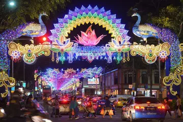 Serangoon Road dinyalakan dengan pertunjukan cahaya Deepavali pada 17 Sep.