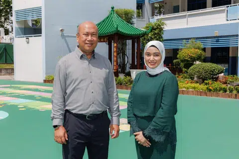Guru yang menyumbang kepada budaya penyayang di Sekolah Rendah Telok Kurau (TKPS), Encik Shaharzad Kamsan, dan Cik Arafah Tajudin, mengimbau kembali pengalaman mereka di sekolah tersebut sempena ulang tahun ke-100 TKPS.