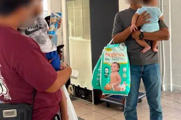 Sewaktu operasi serbuan  Biro Narkotik Pusat (CNB), dua kanak-kanak lelaki berusia tiga tahun dan tujuh bulan ditemui di bilik utama di mana sejumlah kecil dadah dan peralatannya dijumpai. CNB berkata kededua kanak-kanak itu telah ditempatkan di bawah jagaan waris terdekat, dengan langkah-langkah sewajarnya telah diambil bagi memastikan kebajikan mereka terpelihara.