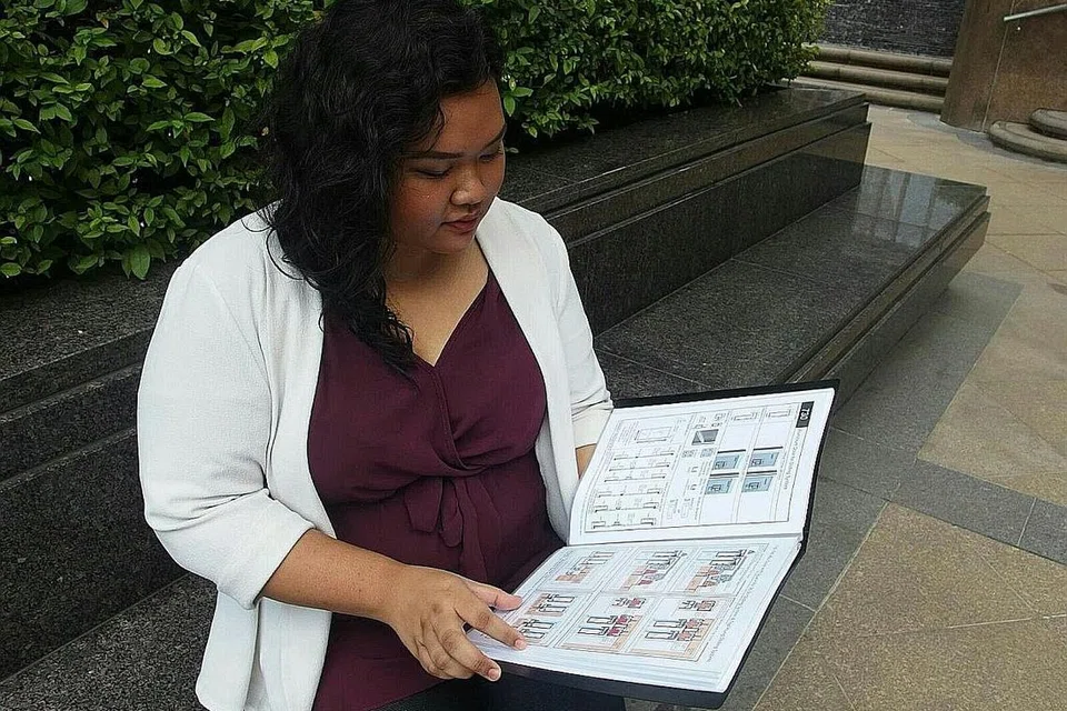 CIK NURFAATIN: Ada kalanya beliau bertanya pada dirinya sendiri sama ada keputusan beliau belajar di luar negara adalah tepat atau sebaliknya. - Foto INIAZ RAHIM