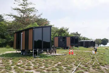 NIKMATI ALAM, MESRA ALAM: Rumah kecil mesra alam di Pulau Lazarus diperbuat daripada bahan binaan mampan seperti plastik kitar semula dan gentian kayu, dan akan mempunyai 'biodigester' yang akan menukar sisa makanan kepada kompos di situ. 