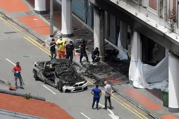 NAHAS NGERI: Kejadian rempuhan kereta BMW pada rumah kedai di Tanjong Pagar pada Sabtu (13 Februari). - Foto FAIL