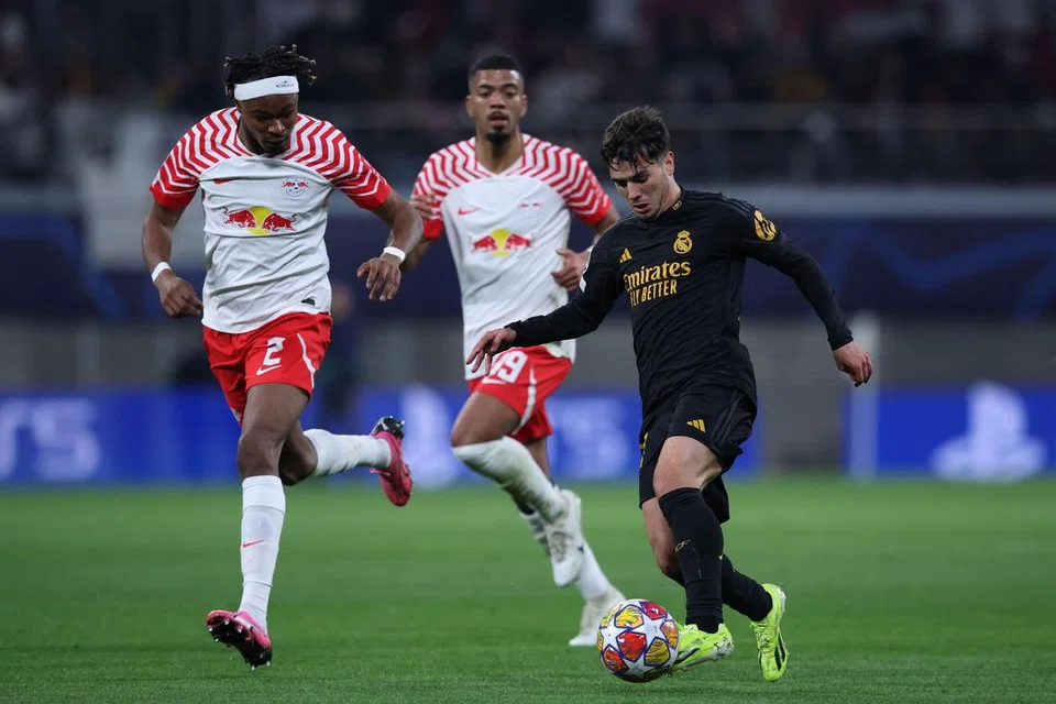 Penyerang Real Madrid, Brahim Diaz (kanan) menjaringkan gol tunggal ketika menentang RB Leipzig dalam perlawanan pertama pusingan 16 terakhir. 