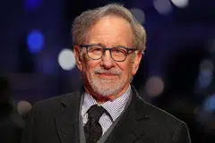 STEVEN SPIELBERG: Yakin 'Jaws' (bawah) menyebabkan fenomena menangkap jerung yang 'menggila' selepas 1975.