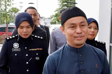 DIARAH BELA DIRI: Pendakwah selebriti, Azman Syah Alias atau lebih dikenali sebagai Pencetus Ummah (PU) Azman, diarah membela diri bagi dua tuduhan melakukan gangguan seksual terhadap seorang remaja.