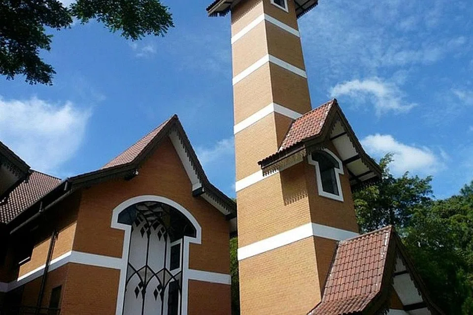 PERLU DANA: Masjid Al-Amin perlu sokongan masyarakat untuk memakmurkan masjid seperti melakukan kerja-kerja membaik pulih khususnya daripada sudut penyelenggaraan bangunan masjid yang semakin usang. - Foto MASJID AL-AMIN
