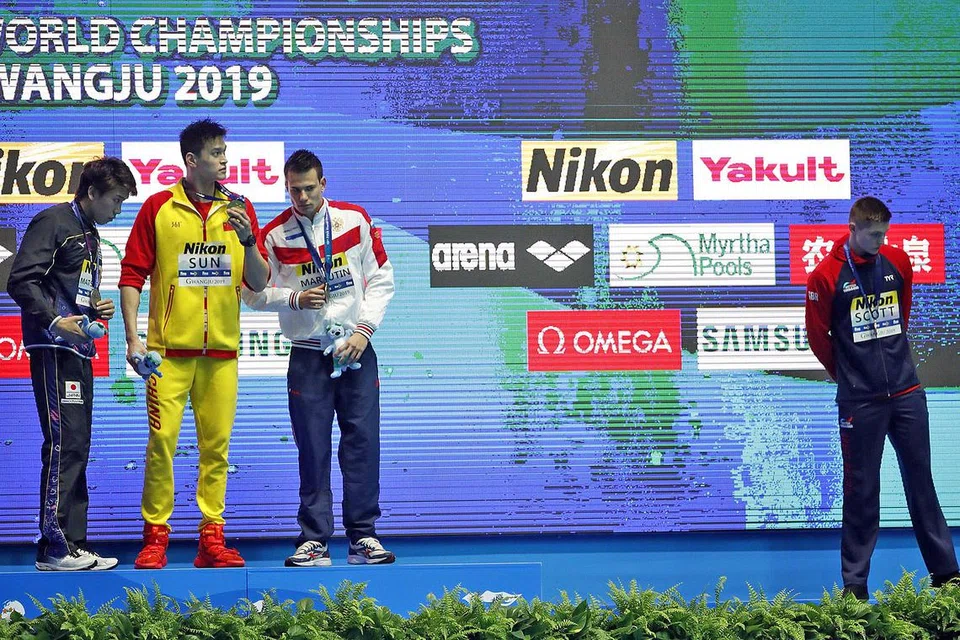 Duncan Scott dari Britain (paling kanan) dan Sun Yang dari China (dua dari kiri). - Foto REUTERS