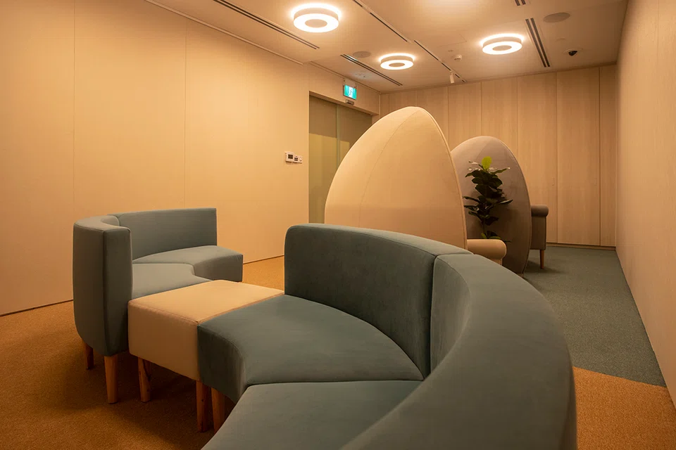 ‘Bilik Tenang’ atau ‘The Calm Room’ ialah ruang khas bagi pengunjung berehat jika mereka berasa terdedah kepada stimulasi secara berlebihan.