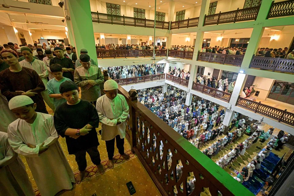 Lebih 1,200 jemaah melakukan solat tarawih malam pertama Ramadan pada 11 Mac di Masjid Alkaff Kampung Melayu di Bedok Reservoir. Sebanyak 110,000 ruang disediakan di 69 masjid sepanjang Ramadan 2024.