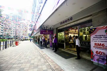 Jalan Masjid India di Kuala Lumpur, yang ditandai di peta Google sebagai lokasi sibuk dan tempat beli-belah popular, kini sepi dan suram selepas kejadian wanita warga India terjatuh dan hilang dalam tanah jerlus pada 23 Ogos.