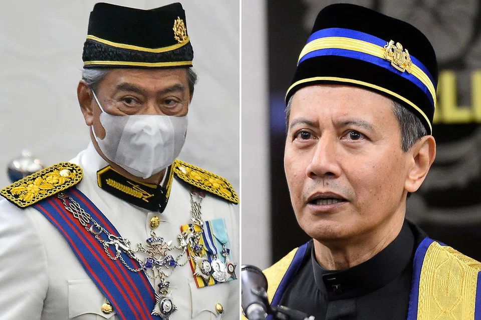 MENANG TIPIS (Gambar kiri) Perdana Menteri Tan Sri Muhyiddin Yassin menamakan bekas Ketua Suruhanjaya Pilihan Raya, Datuk Azhar Azizan Harun (kanan) sebagai Speaker Dewan Rakyat yang terkini. - Foto-foto AFP, THE STAR