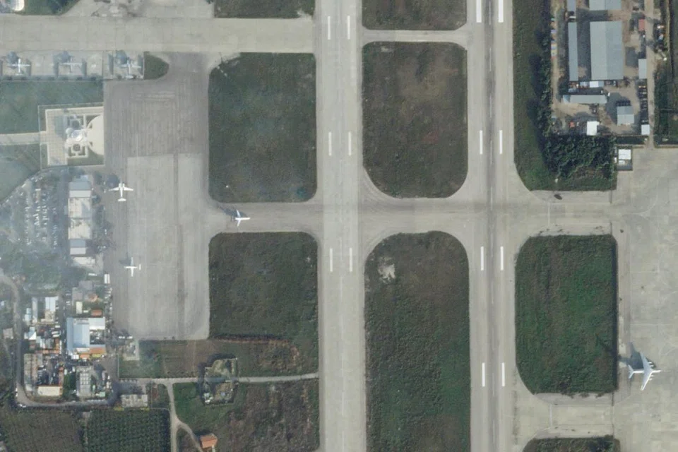 Imej satelit yang dianalisis oleh Reuters menunjukkan jet C5-SKY sedang bergerak menuju ke landasan sebelum berlepas dari Syria di Pangkalan Udara Hmeimim pada 8 Disember 2024.
