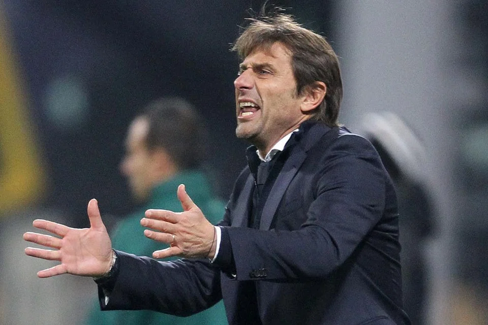 MEMALUKAN: Pengurus Tottenham Antonio Conte (gambar atas) berkata dia mula menyedari tahap sebenar skuadnya selepas dimalukan dengan kekalahan 2-1 oleh kelab kerdil Slovenia NS Mura dalam saingan Liga Conference Eropah. - Foto REUTERS