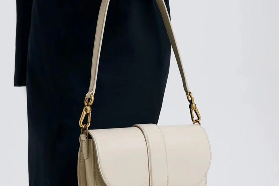 Beg ikonik Charles & Keith, daripada koleksi ‘Gabine Saddle’ berharga $79.90.