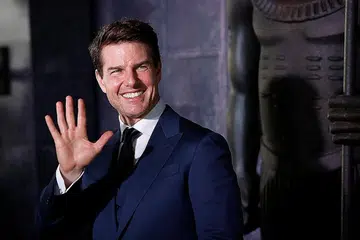 JADI 'MAVERICK' LAGI: Pelakon Tom Cruise semasa mempromosikan filem terbarunya, The Mummy, di Mexico City baru-baru ini. Beliau akan menghidupkan semula watak Leftenan Pete 'Maverick' Mitchell dalam filem Top Gun: Maverick. - Foto REUTERS