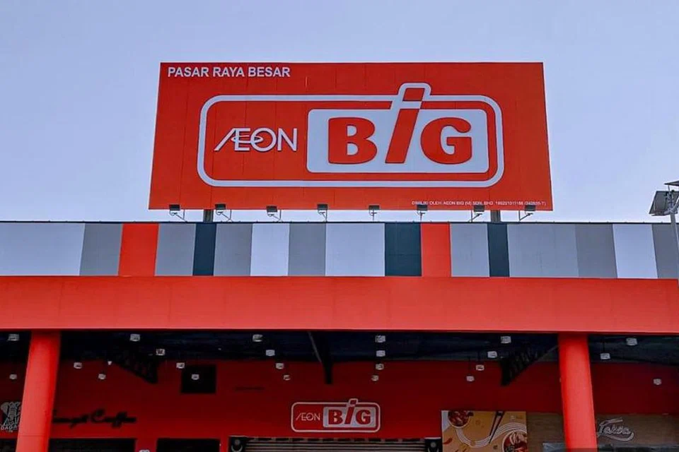 AEON BiG (M) mengakui sejadah mini tertera gambar Kaabah yang dijual di premis itu tersalah label sebagai alas kaki.
