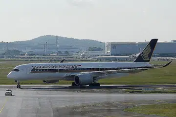 PRESTASI BAIK DI SEBALIK PANDEMIK: Singapore Airlines juga dinamakan sebagai firma Asia terkemuka dalam senarai 50 Syarikat Paling Dikagumi sedunia, yang diumumkan majalah Fortune pada Rabu lalu. - Foto REUTERS