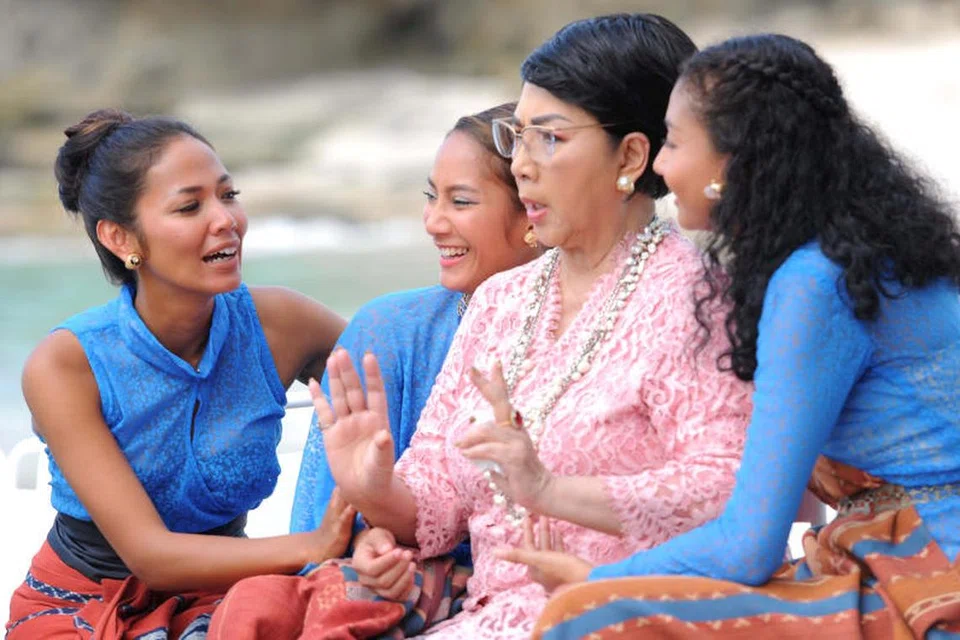 Titiek Puspa (dua dari kanan) juga pelakon filem, sepertimana dalam filem tentang wanita, ‘Ini Kisah Tiga Dara’, yang ditayangkan dalam Pesta Filem Antarabangsa Singapura 2016.