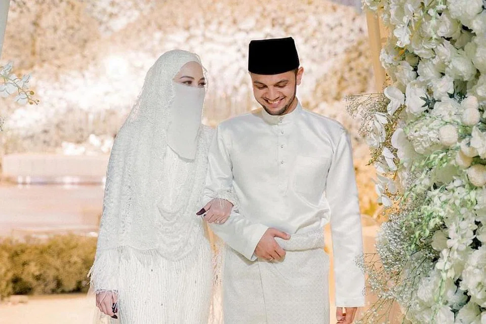 MENGAKU TIDAK BERSALAH: Pasangan suami isteri Neelofa dan PU Riz mengaku tidak bersalah di atas dakwaan melanggar SOP merentas negeri untuk membeli permaidani. - Foto INSTAGRAM NEELOFA