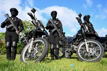 TINGKAT KAWALAN KESELAMATAN: Anggota keselamatan  bermotosikal antara kumpulan yang bersiap siaga untuk meningkatkan langkah keselamatan menjelang perayaan Krismas dan Tahun Baru di Denpasar, Bali, pada 21 Disember.