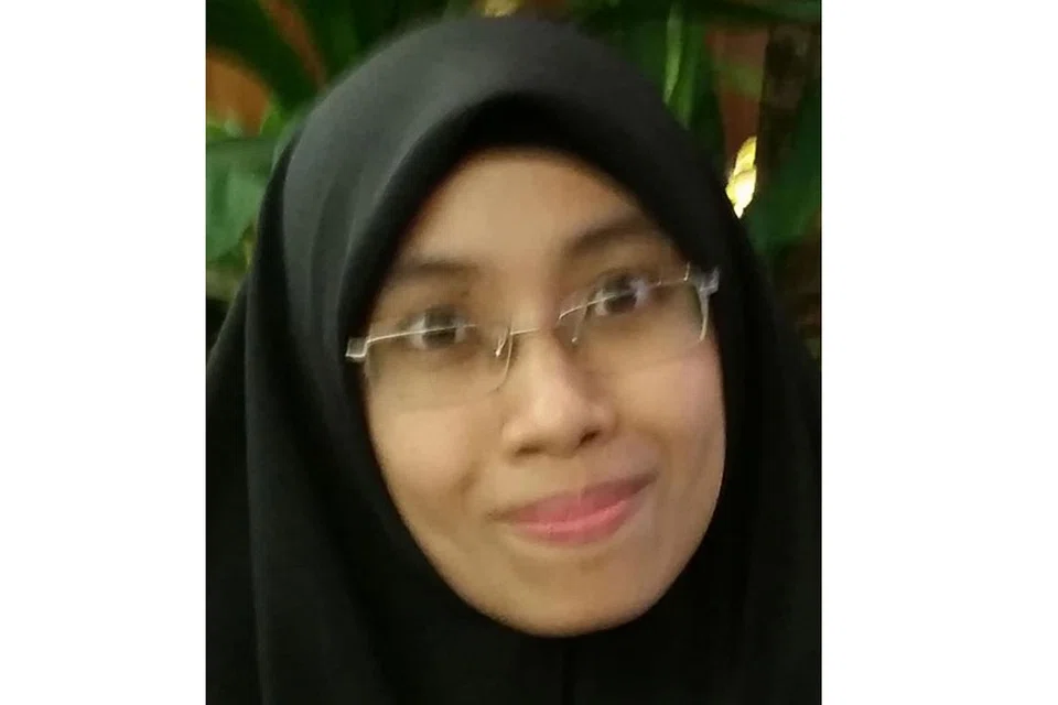 TURUT JAWAB: Ustazah Afeyah Mustafa (atas) dan Ustazah Azeemah Mustafa. - Foto fail