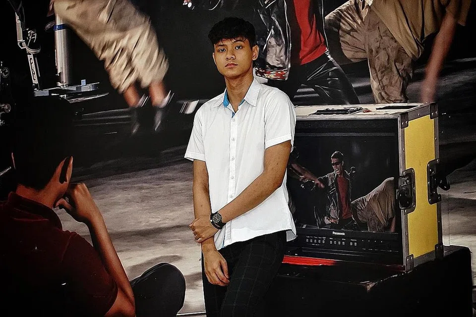 MERAIH PINGAT EMAS: Sebagai salah satu daripada 23 pemenang pingat emas di WSS 2021, Encik Izz akan mewakili Singapura dalam Pertandingan WorldSkills yang akan diadakan di Shanghai tahun depan. - Foto BM oleh KHALID BABA