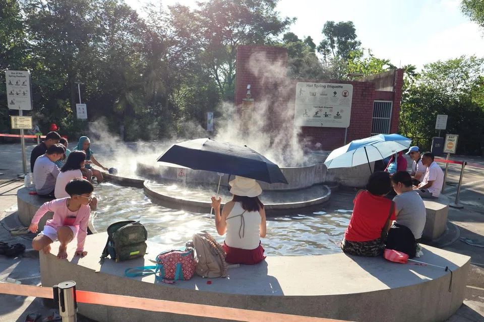 Taman Kolam Mata Air Panas Sembawang menempatkan satu-satunya air mata air panas di Singapura.