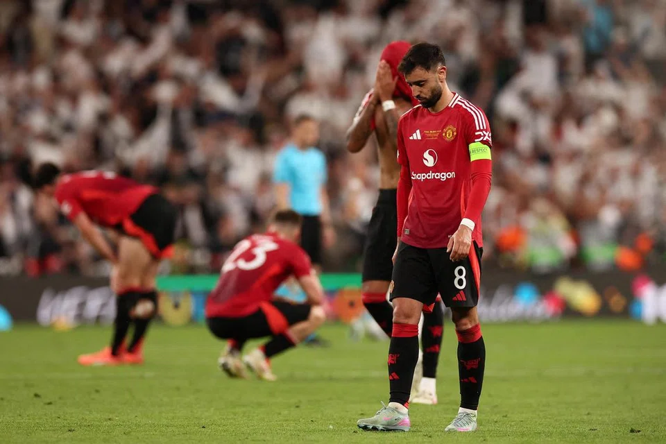 Kecewa lagi... harapan Man U untuk menebus kekecewaan di Liga Perdana musnah apabila kecundang 1-0 di tangan Tottenham Hotspur dalam final Liga Europa.