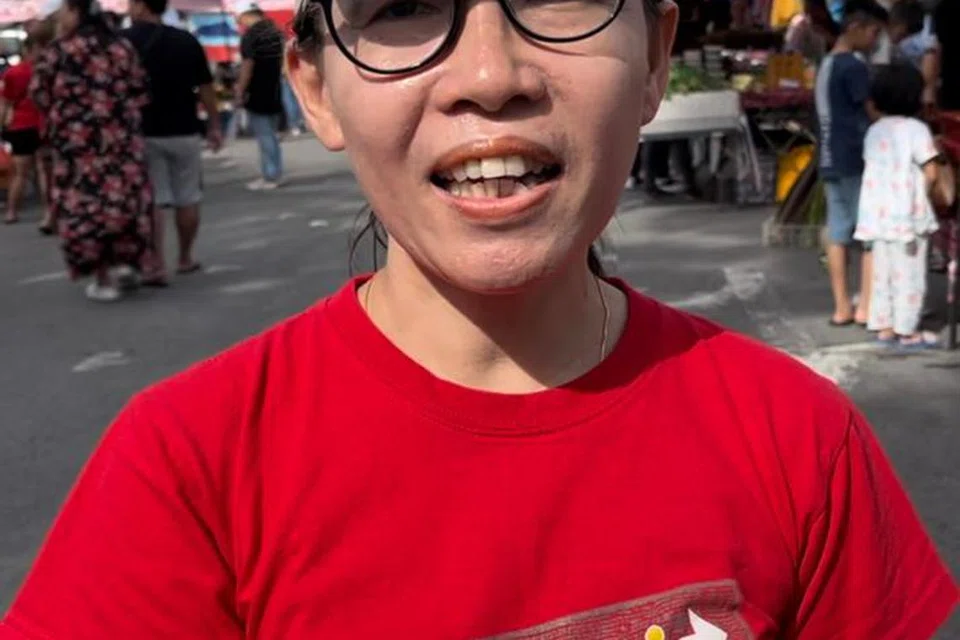 Ahli Jawatankuasa Pasar Borneo, Cik Endang Anak Udol, 43 tahun.