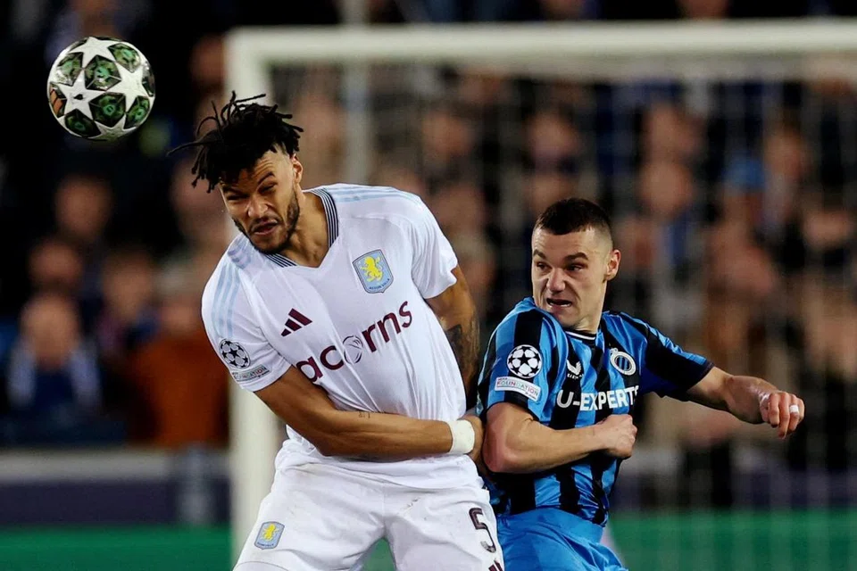 Tyrone Mings (kiri) mempamerkan prestasi cemerlang menentang Ckub Brugge.